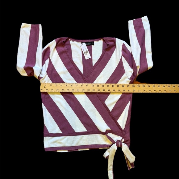 NWT New York and Company Sweater - Picture 6 of 8